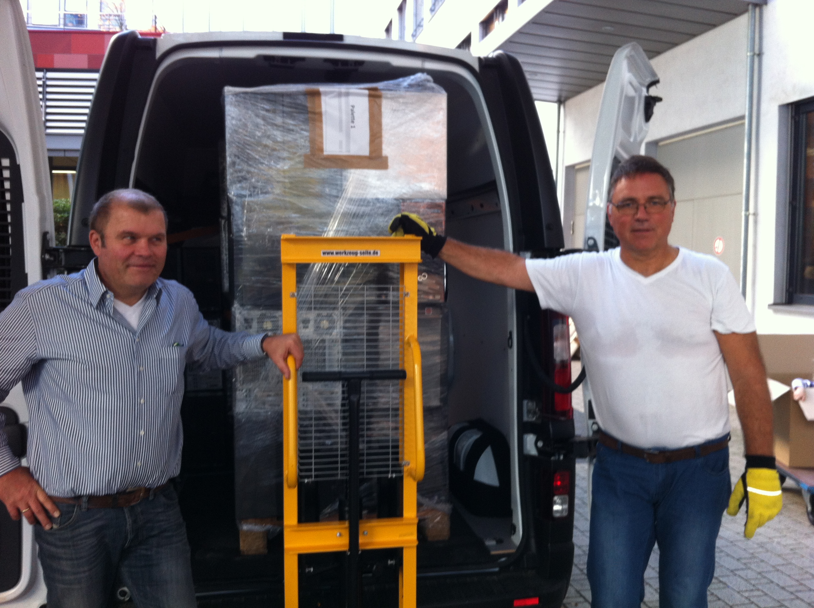 Die Packer: Christoph Heil (ver.di Berlin) und Ulrich Meyer-Berhorn (Humanitas activa) Image